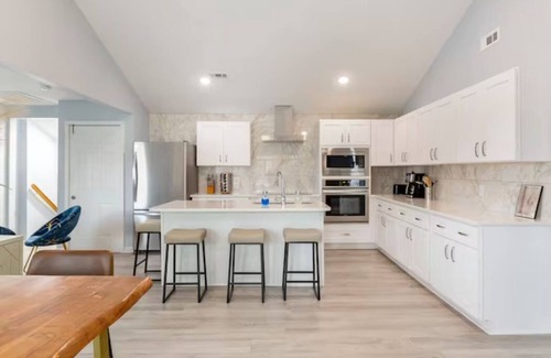 Haynes Area House | Cheerful Home 9 mins to Broadway