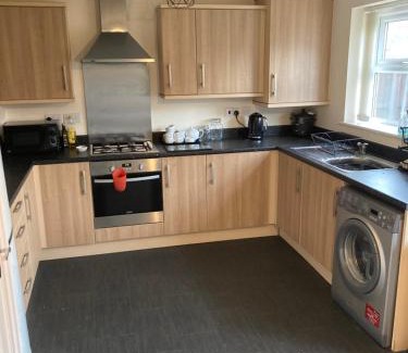 Kirkdale House | Cheerful Home FOR FOOTBALL, DOCKS AND CITY CENTRE
