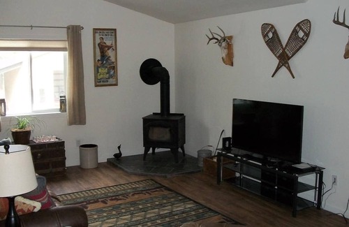 Colville House | Cheerful home in a beautiful, tranquil forest.