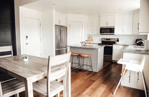 Logan House | Cheerful home in quiet neighborhood