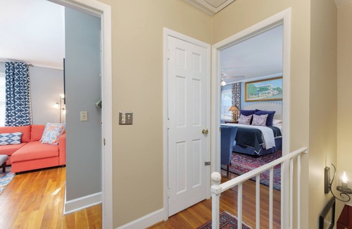 Harleston Village House | Cheerful home in the heart of Charleston. Designated office space for executives