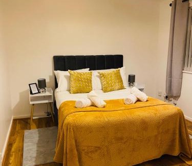 Doncaster House | Cheerful home near City Centre,Station& RaceCourse