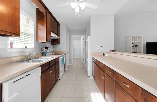 Foley House | Cheerful home near OWA amusement & sports complex - Smoke free property