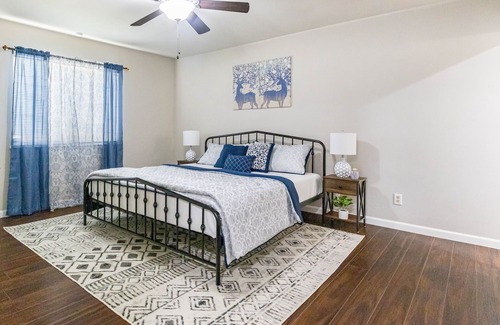 The Colony House | Cheerful Home- Pool, Backyard, 3 bdrm, Large fence