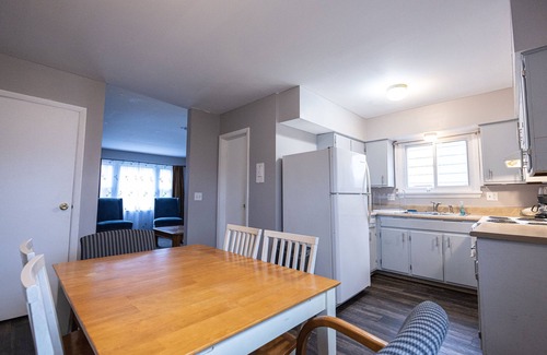 Charlotte House | Cheerful home, Queen mattress, washer and dryer, 1.5 bathrooms, large backyard.