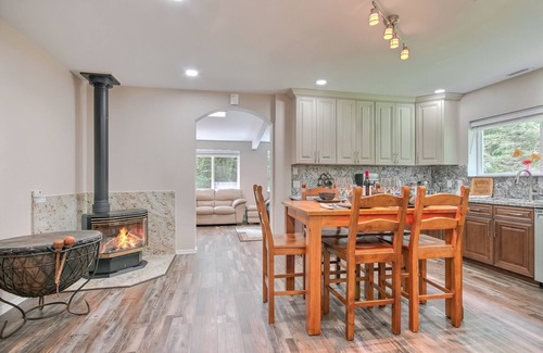 Tanner House | Cheerful Mt. Si Cottage with AC and Fireplace!