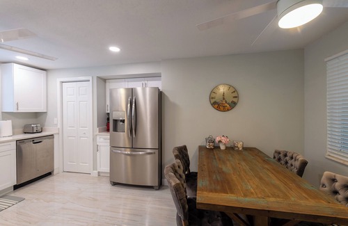 Ridge Wood Heights Apartment | Cheerful Nautical Home near Siesta Key