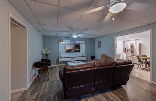 Ridge Wood Heights Apartment | Cheerful Nautical Home near Siesta Key