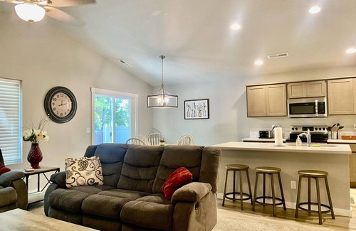 Meridian House | Cheerful NEW Executive Home with office-Meridian