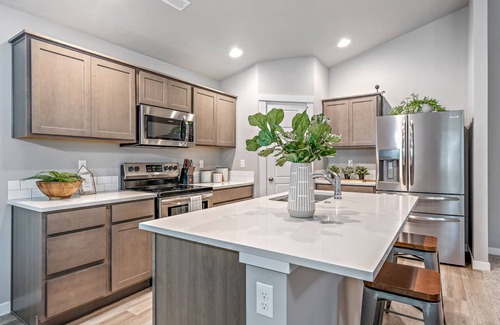 Meridian House | Cheerful NEW Executive Home with office-Meridian