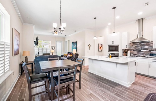 Fernandina Beach House | Cheerful Oasis minutes from Beach, Parks, and Historic Downtown Fernandina Beach