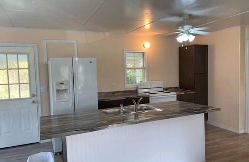 Shelbyville Cottage | Cheerful One bedroom cottage in the country