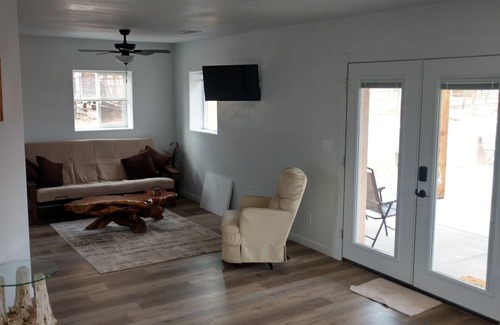 Kanab House | Cheerful One Bedroom Bungalow