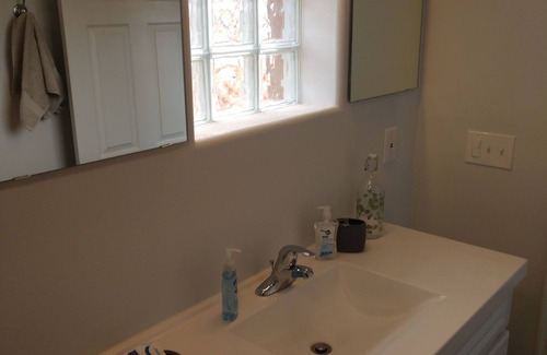 Kanab House | Cheerful One Bedroom Bungalow