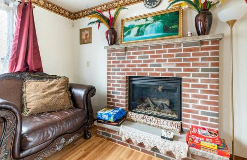 Albrightsville House | Cheerful Pocono home away from home