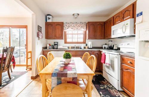 Albrightsville House | Cheerful Pocono home away from home