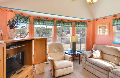 Salida Cottage | Cheerful Salida Cottage: Deck, Farm, Mountain View