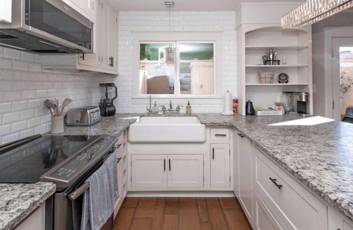 Park Scottsdale Townhouse House | Cheerful Scottsdale Townhouse w/ALL the Amenities