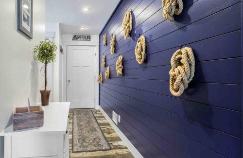 Sister Lakes House | Cheerful Sister Lakes 4 bed room Lake House with Hot tub