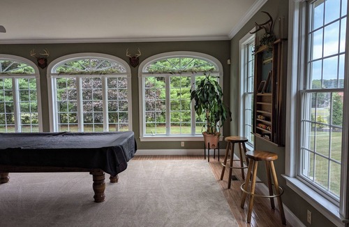 Parkesburg House | Cheerful & Spacious 4-bedroom Family Friendly Home with Hot tub