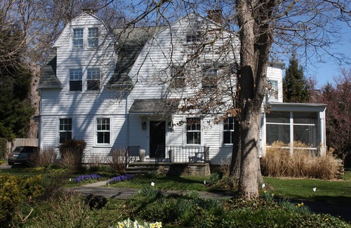 Old Greenwich House | Cheerful spacious family home in Old Greenwich - close to beach and town!