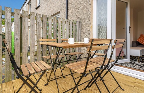 Livingston House | Cheerful Stays: Livingston - 4 Bedroom 3 Bath home - Great for Groups