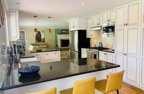 Southeast House | Cheerful three bedroom with stunning sunroom!