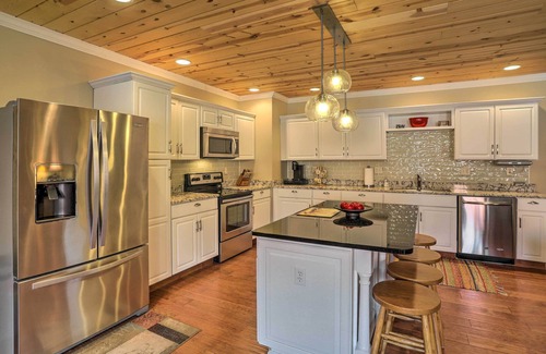 Tiffin Cottage | Cheerful Tiffin Digs in the Heart of Downtown