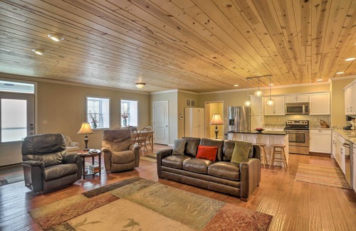 Tiffin Cottage | Cheerful Tiffin Digs in the Heart of Downtown
