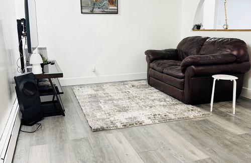 Queens Apartment | Cheerful two bedrooms apt mins to ubs stadium