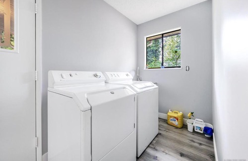 Surrey House | Cheerful Units in Surrey