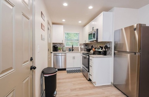 Browns Mill Park House | Cheerful Upstairs Unit of Guest Home with Private Terrace, BBQ Area & Yard Games