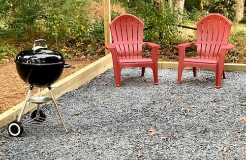 Browns Mill Park House | Cheerful Upstairs Unit of Guest Home with Private Terrace, BBQ Area & Yard Games