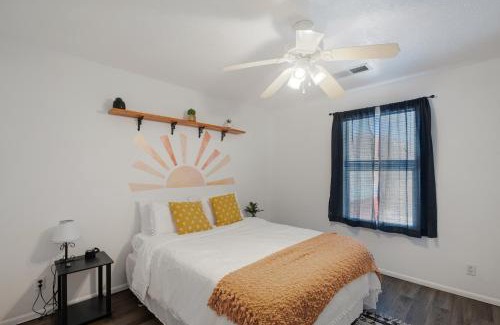 Paradise Hills Civic House | Cheerful Vibrant 3BR - 3TV - New