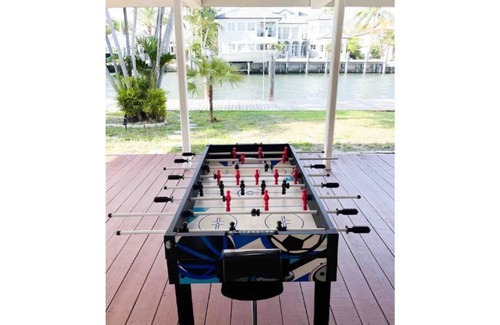 Lauderdale Harbours House | Cheerful waterfront 2 bedroom house with pool