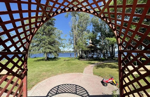 Beckwith Cottage | Cheerful Waterfront Cottage