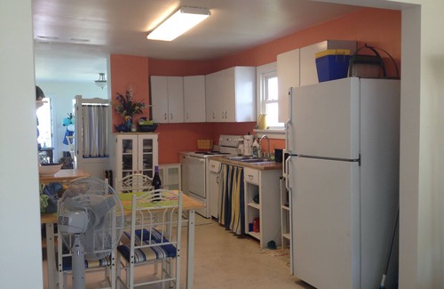 Issue Cottage | Cheerful Waterfront Cottage With Perfect Porch For Viewing