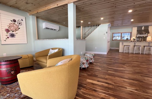 Fairlee Cottage | Cheerful waterfront 4 bedroom brand new Lake Cottage