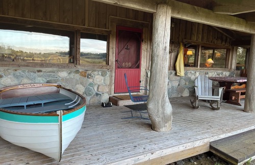 Lopez Island House | Cheerful woodsy cabin w gas fireplace, sleeps 6.