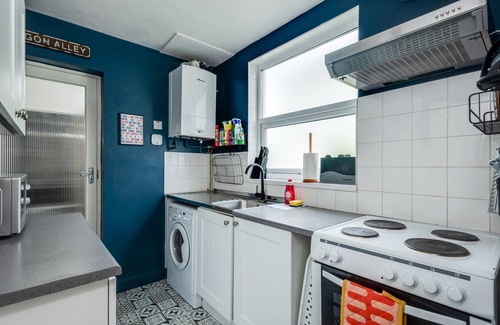 Oxford House | Cheerfull 3-Bedroom Home with parking & garden