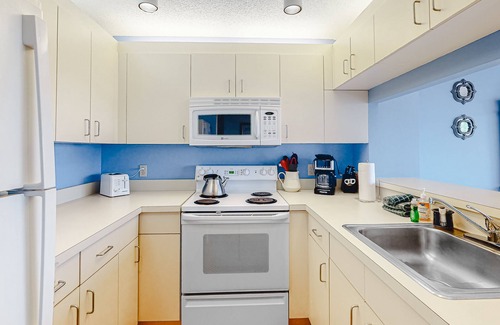 Glen Arbor Condo | Cheery beachfront condo in Glen Arbor's Homestead Resort with deck & fireplace