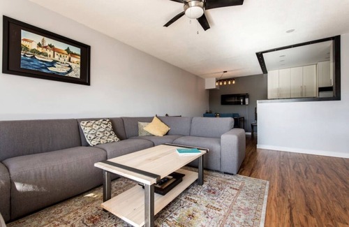 Riley Park Condo | Cheery bright condo with garden space in lively neighborhood