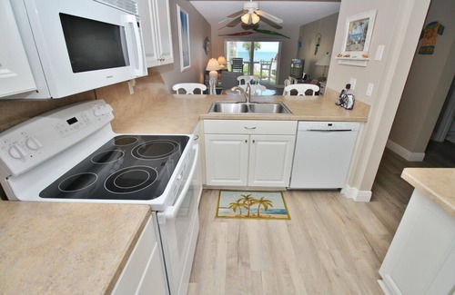 Point East Condo | ✨Cheery Ocean View Condo with Great Amenities-Point East 213✨