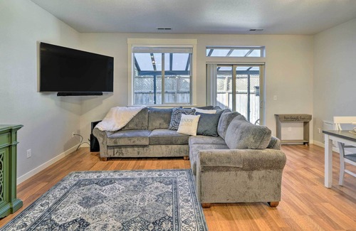 Vancouver House | Cheery Townhome ~ 18 Mi to Dtwn Portland!