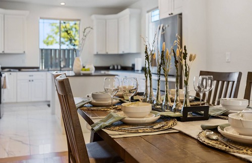 Union City House | Chef's Kitchen 4 bed w/King Suite & Backyard
