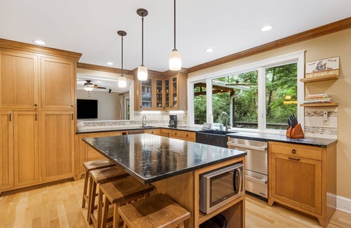 Royal Pines House | Chef’s Kitchen, Fire Pit & Soaking Tub | Quiet Escape + Biltmore Pass