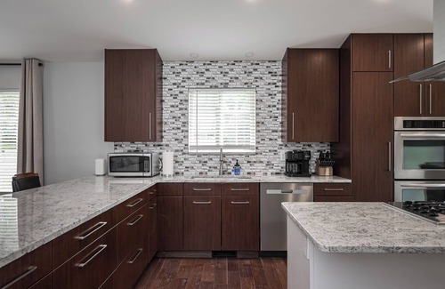 Lake Orion House | Chef's Kitchen, King Bed near GM Orion, Shops/Dining and Easy Access to Freeways
