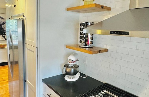 Maplewood House | Chef’s Kitchen & Huge Patio - 2BR 2B - Close to NYC EWR Seton Hall Prudential Ce