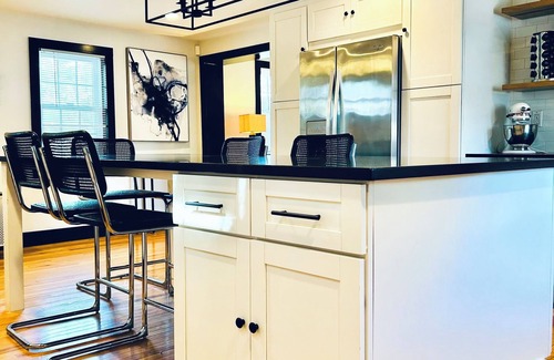 Maplewood House | Chef’s Kitchen & Huge Patio - 2BR 2B - Close to NYC EWR Seton Hall Prudential Ce