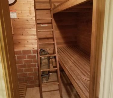 Sunnyside Villa | Chefs Kitchen Theater Sauna Game Room PDX